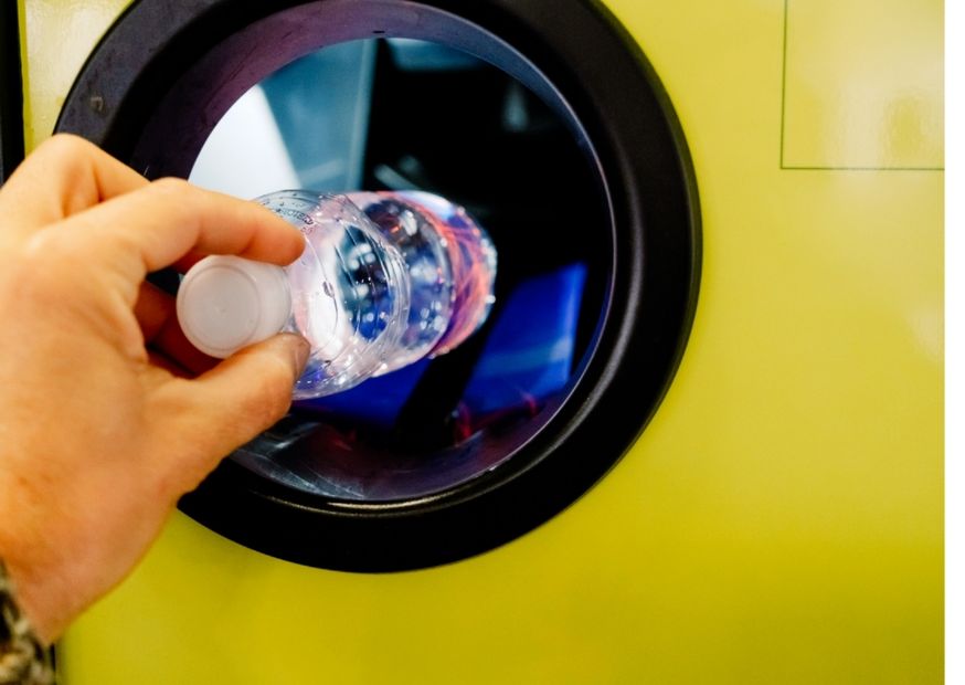 5 mld butelek i puszek wróciło do systemu kaucyjnego. Polacy coraz częściej korzystają z punktów zbiórki