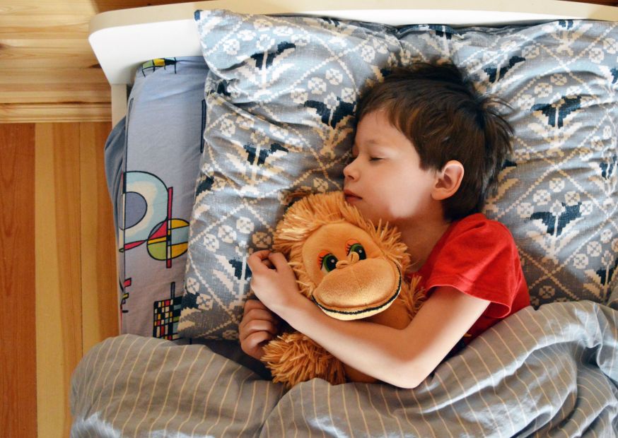 Zdrowy sen dziecka: klucz do rozwoju i regeneracji