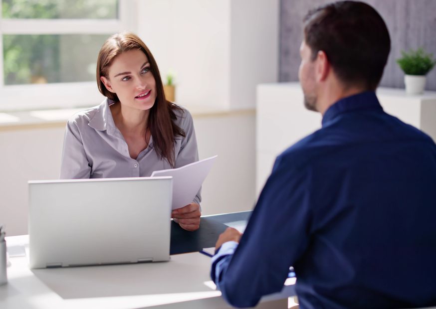 Ustawa stażowa a uprawnienia pracownika samorządowego 