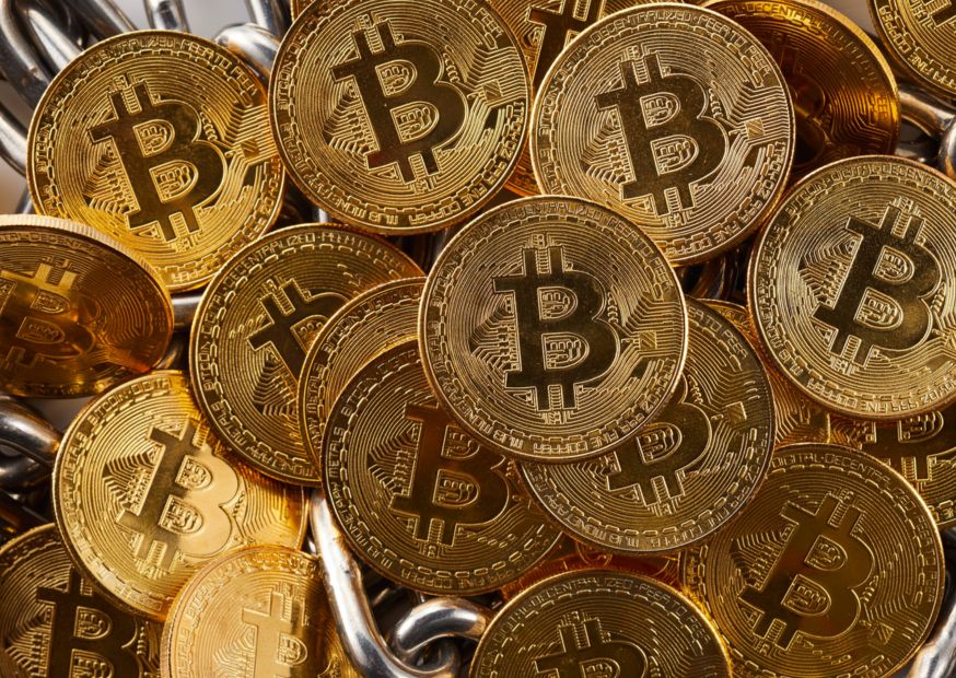 Kryptowaluty wciąż dzielą Polaków