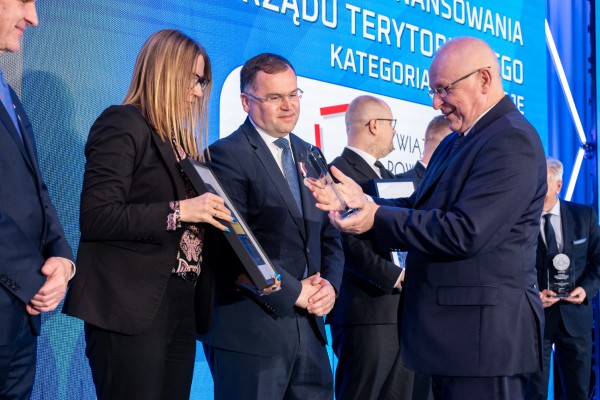 Związek Powiatów Polskich uhonorowany Nagrodą im. Kazimierza Wielkiego za zasługi na rzecz współpracy samorządowo-bankowej