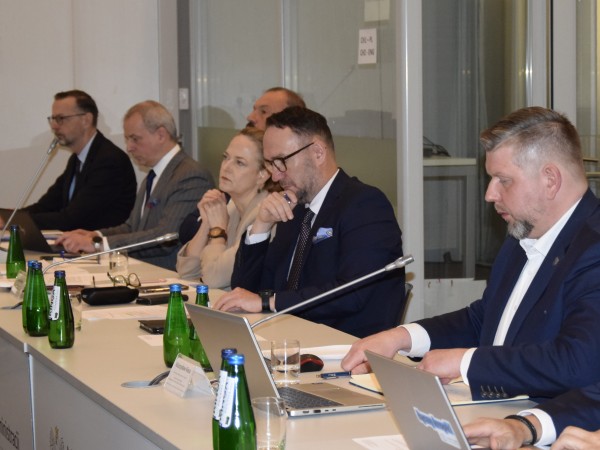 „Szpitale zaczynają się przewracać. Ludzie zostaną bez opieki!” – ZPP apeluje do rządu na specjalnym posiedzeniu plenarnym KWRiST o zmiany w systemie ochrony zdrowia