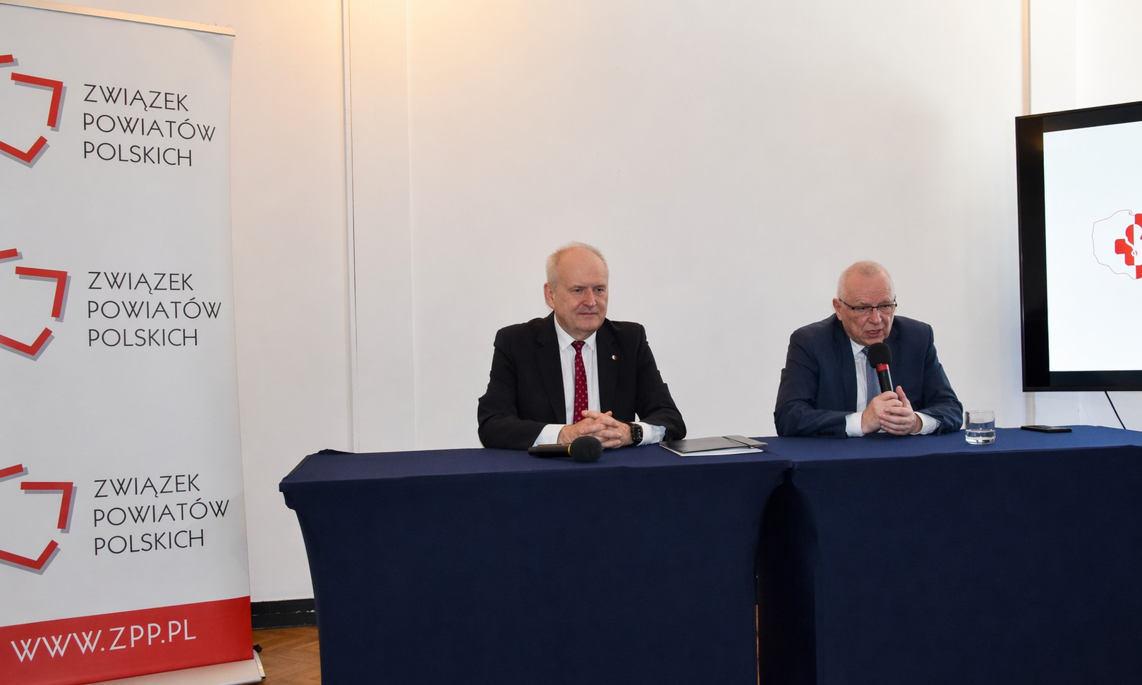 „Szpitalne łóżko poczeka, choroba nie”. Konferencja prasowa ZPP i OZPSP o sytuacji w ochronie zdrowia